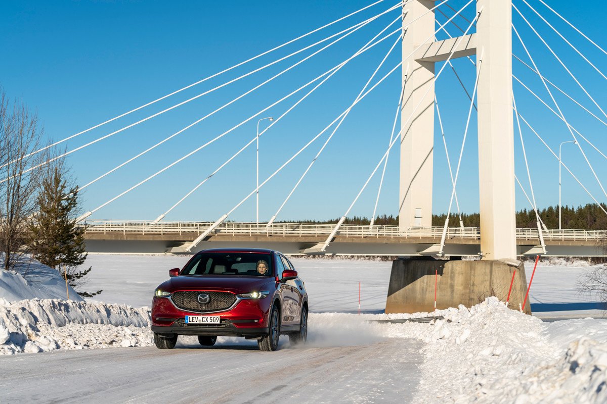 Vídeo: ruta extrema del Mazda CX-5 por el círculo polar ártico