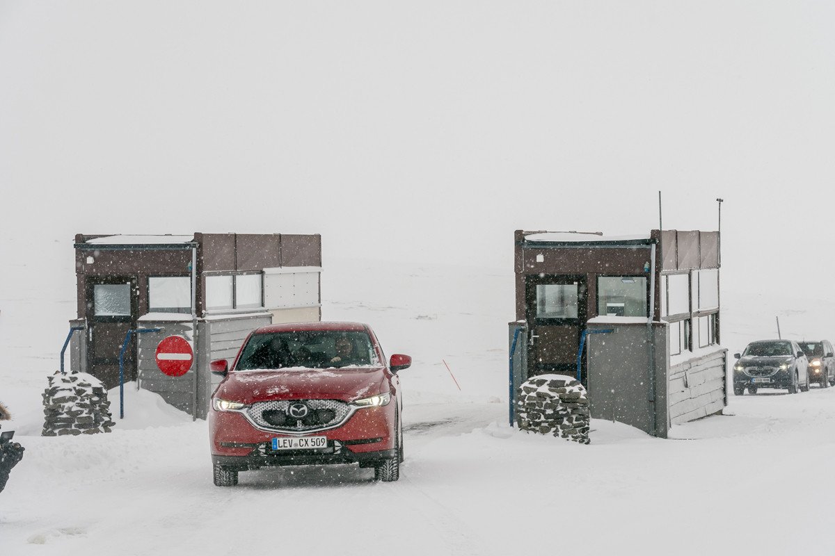 Vídeo: ruta extrema del Mazda CX-5 por el círculo polar ártico