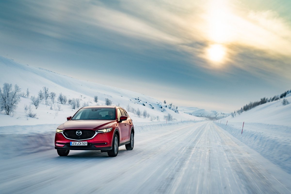 Vídeo: ruta extrema del Mazda CX-5 por el círculo polar ártico