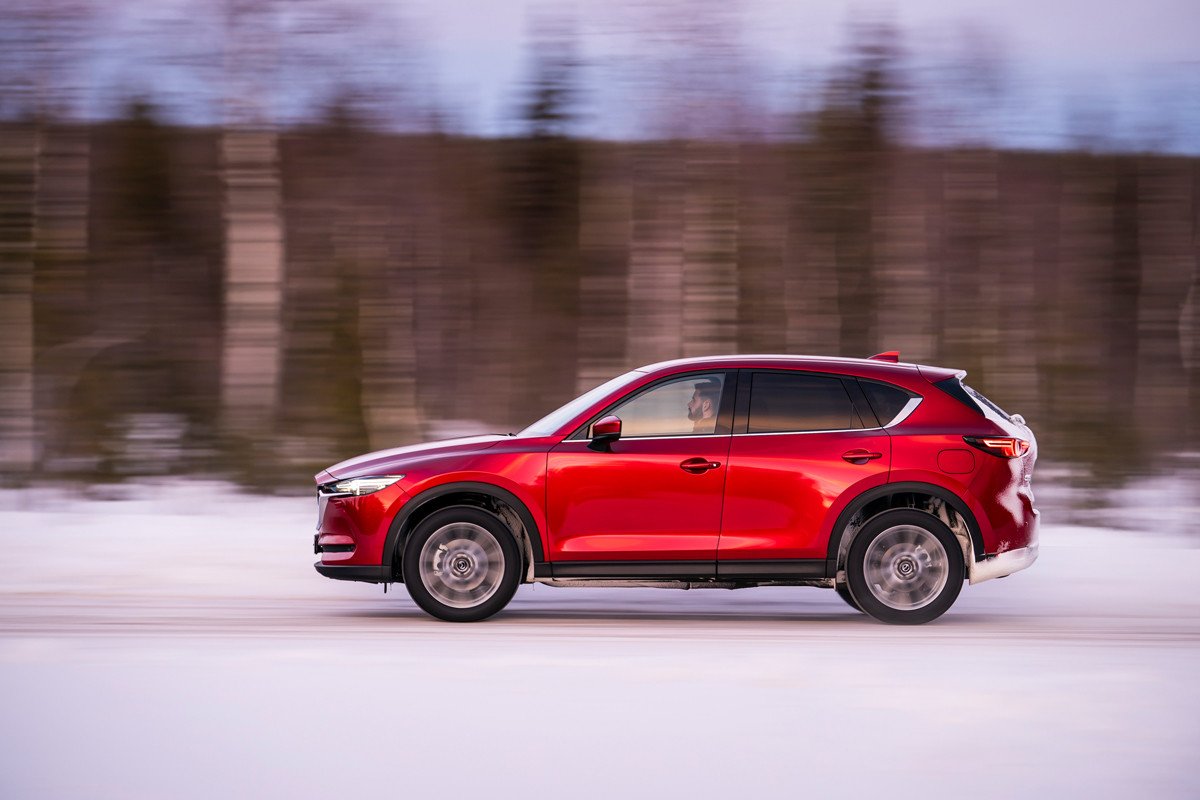 Vídeo: ruta extrema del Mazda CX-5 por el círculo polar ártico