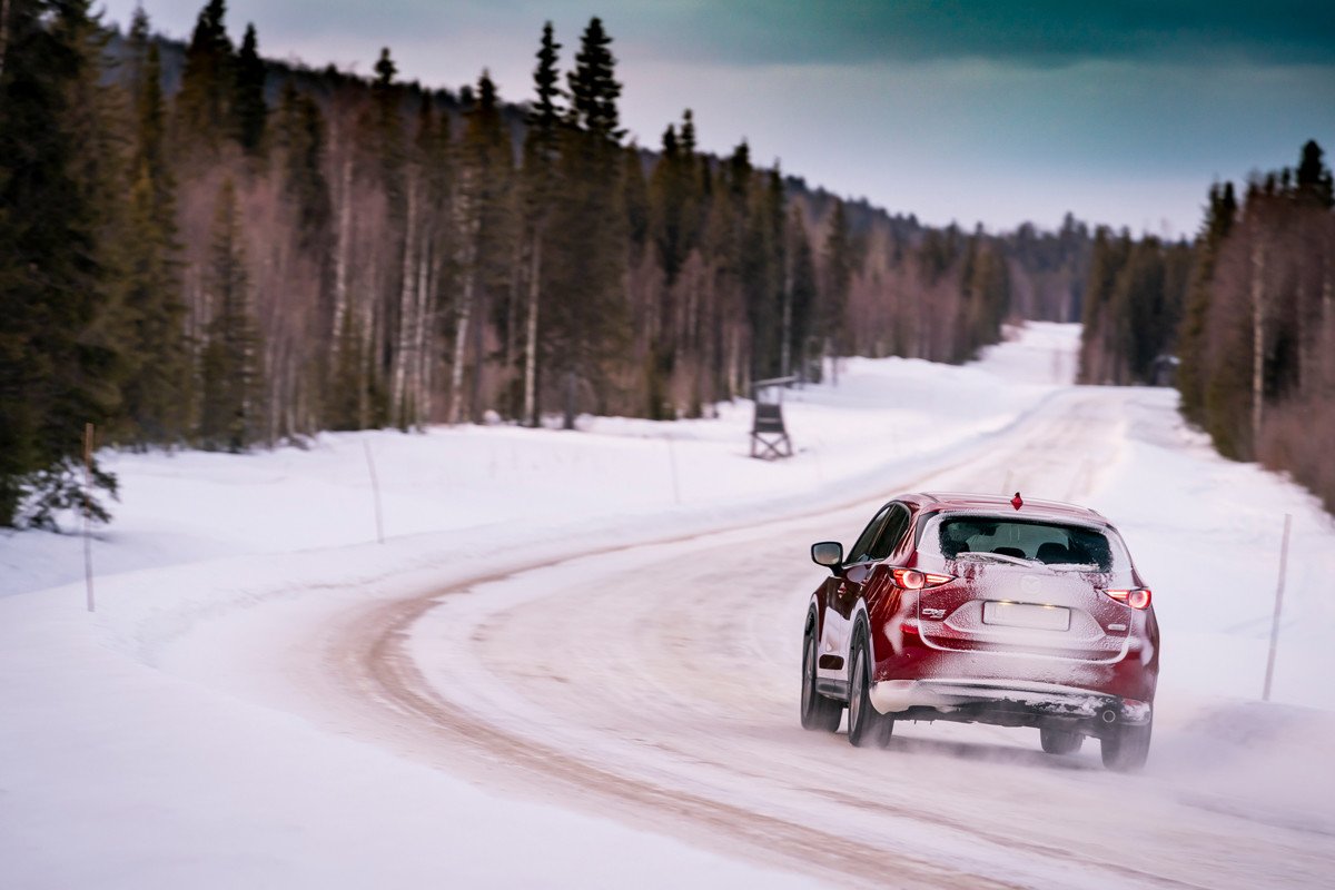 Vídeo: ruta extrema del Mazda CX-5 por el círculo polar ártico