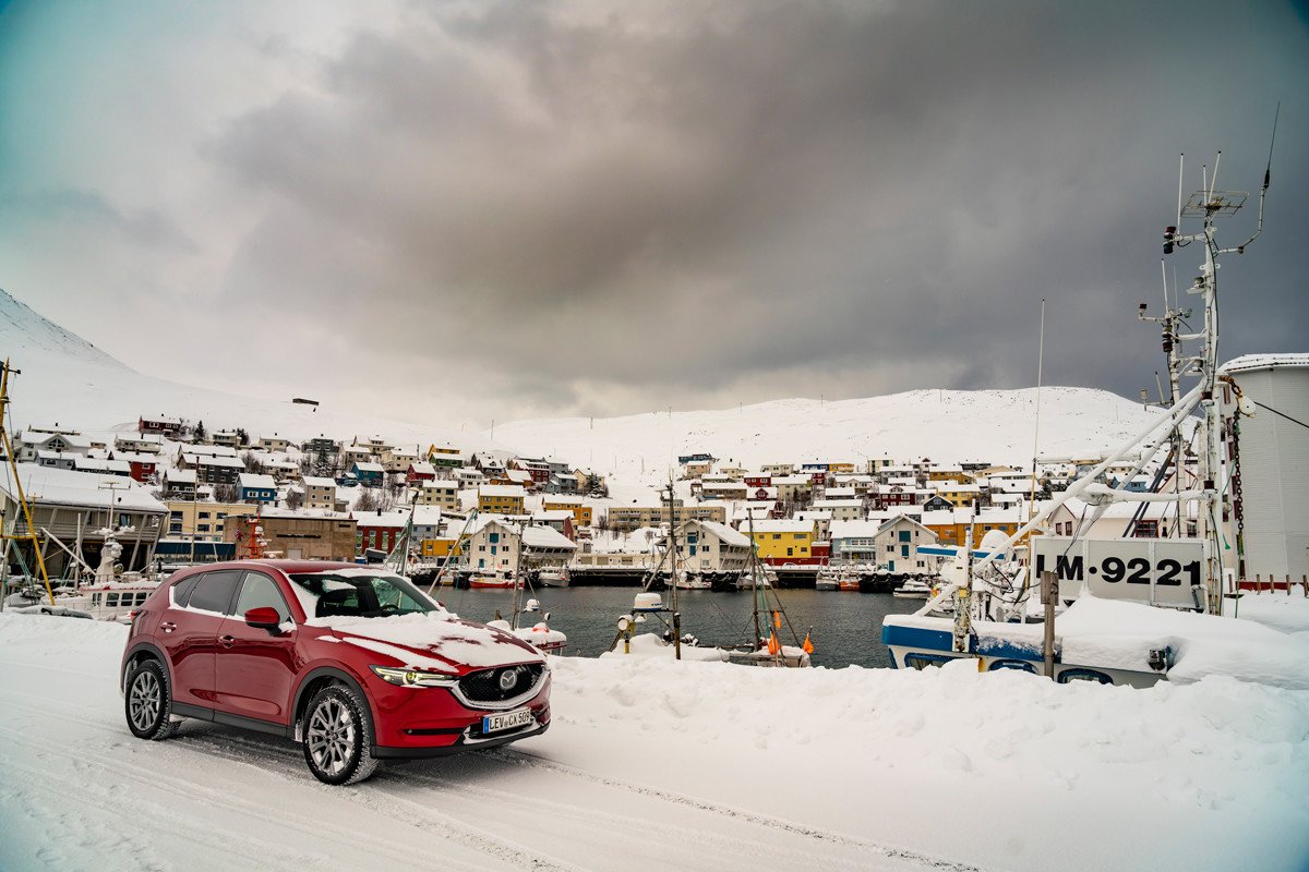 Vídeo: ruta extrema del Mazda CX-5 por el círculo polar ártico