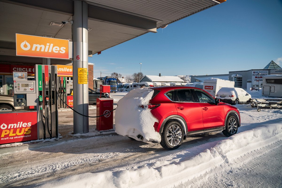 Vídeo: ruta extrema del Mazda CX-5 por el círculo polar ártico
