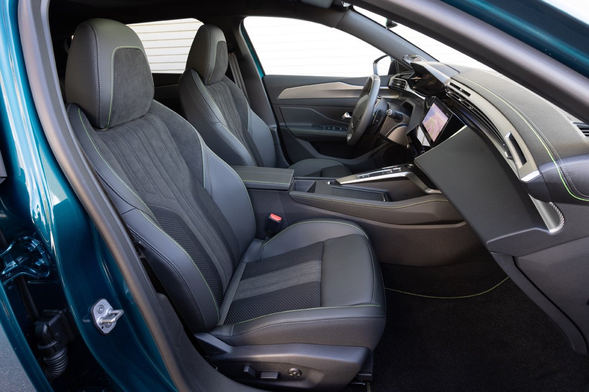 Prueba del nuevo Peugeot 408 híbrido enchufable: el anti SUV