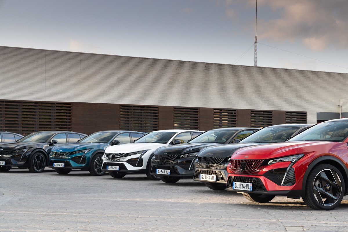 Prueba del nuevo Peugeot 408 híbrido enchufable: el anti SUV