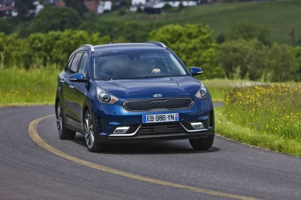 Comprar un coche híbrido: ofertas, claves, pros y contras