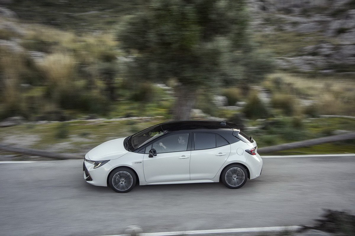 Comprar un coche híbrido: ofertas, claves, pros y contras