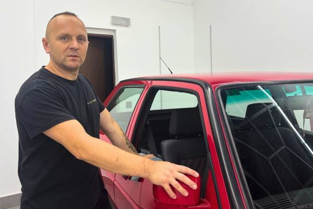 Jorge, experto en limpieza de coches nos cuenta trucos y errores para dejarlo como nuevo