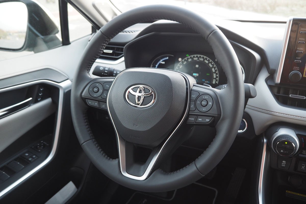 Prueba y opinión del Toyota RAV4 Hybrid AWD-i: ¿es más recomendable la tracción 4x4?