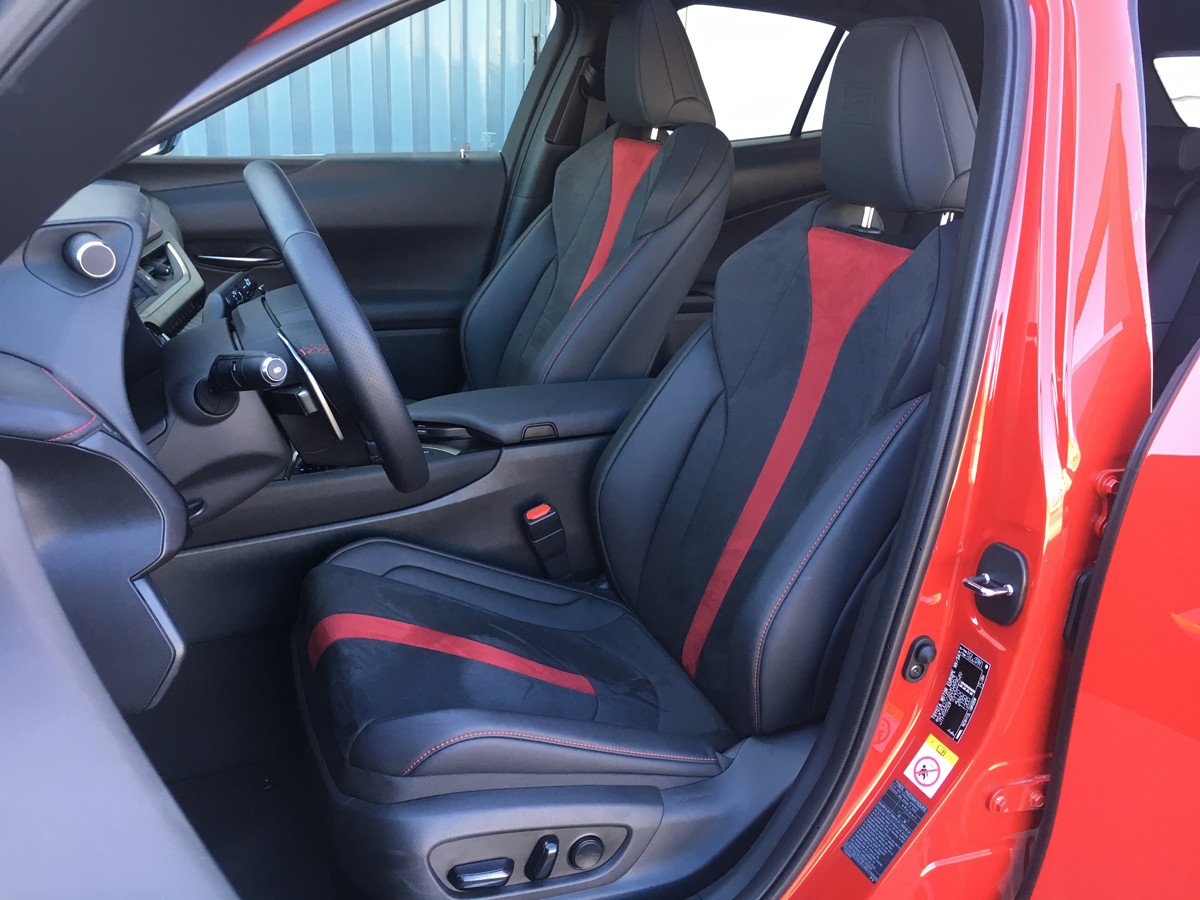 Prueba Lexus UX 250h, el SUV híbrido con una estética rompedora