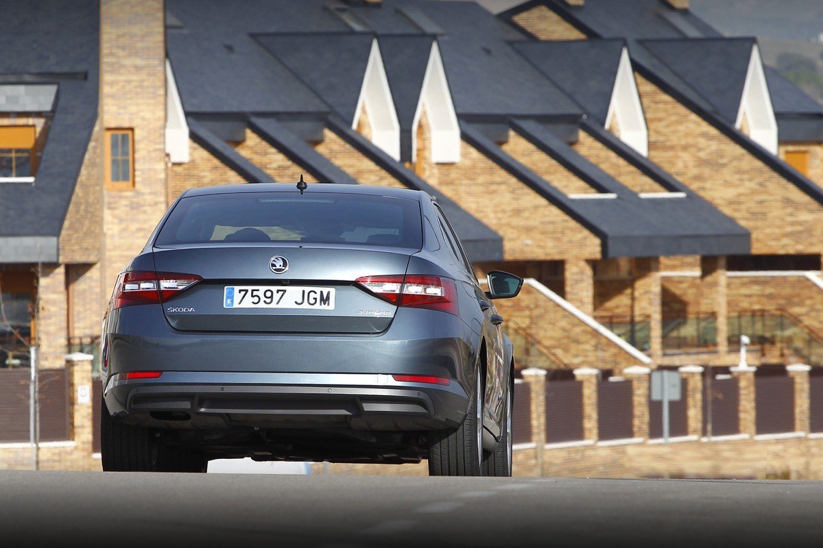 Prueba Skoda Superb 1.6 TDI 120 CV: no tan básico 