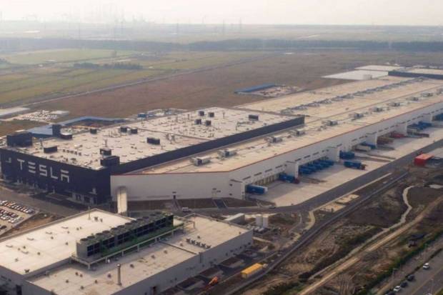 Tesla cierra de forma temporal su fábrica en China por el coronavirus