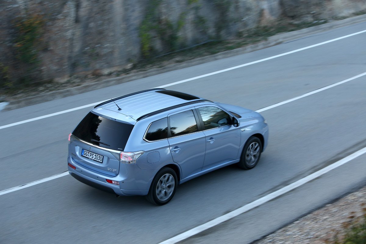 Mitsubishi Outlander PHEV: un híbrido enchufable a precio de diésel.