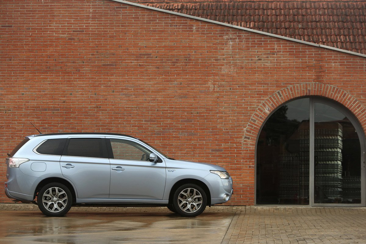 Mitsubishi Outlander PHEV: un híbrido enchufable a precio de diésel.