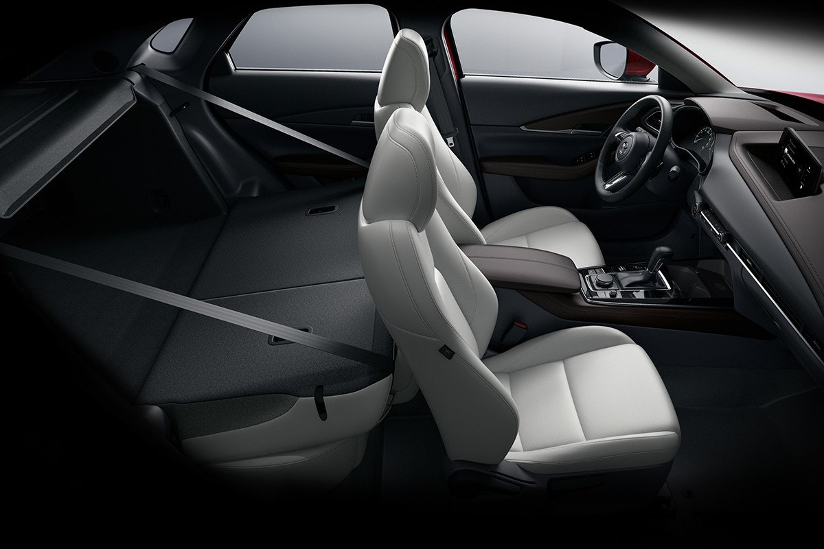Mazda CX30 con los respaldos plegados