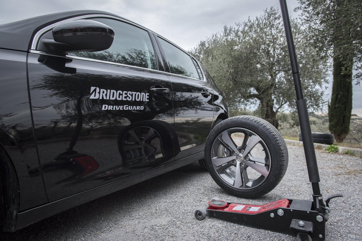 Nuevos Bridgestone DriveGuard, circula 80 km pinchado