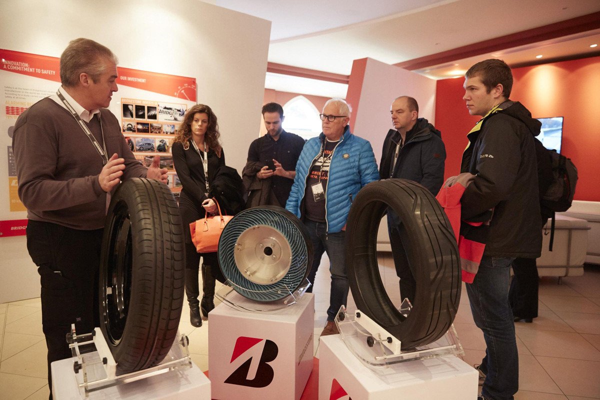 Nuevos Bridgestone DriveGuard, circula 80 km pinchado