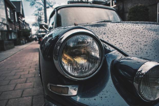 Así debes limpiar y pulir los faros de tu coche 
