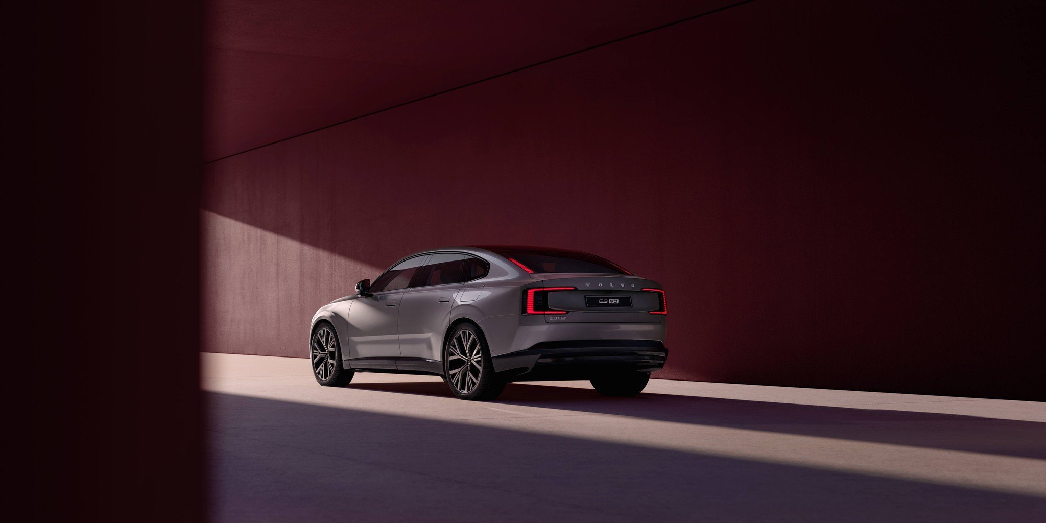 Nuevo Volvo ES90: las berlinas se suman a la era eléctrica con 650 km de autonomía