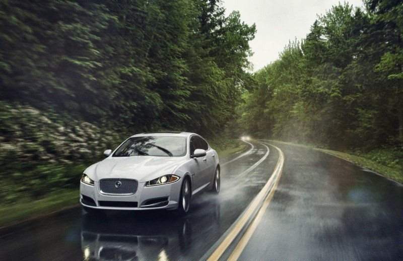 Jaguar se apunta a la tracción total en sus XF y XJ