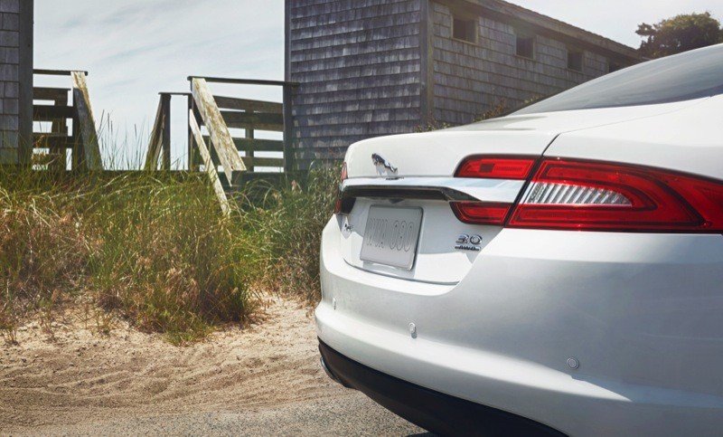 Jaguar se apunta a la tracción total en sus XF y XJ