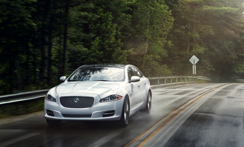 Jaguar se apunta a la tracción total en sus XF y XJ