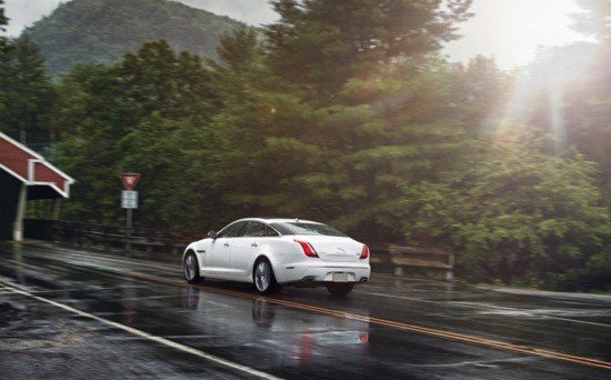 Jaguar se apunta a la tracción total en sus XF y XJ
