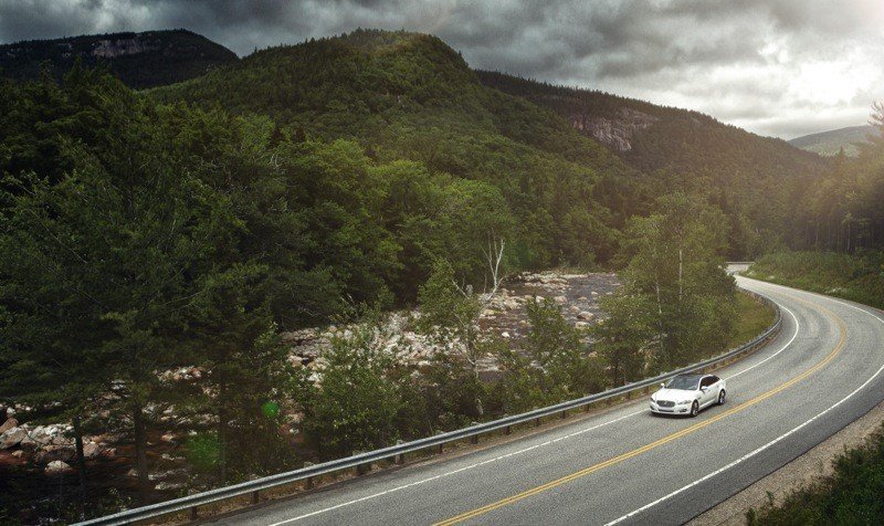 Jaguar se apunta a la tracción total en sus XF y XJ