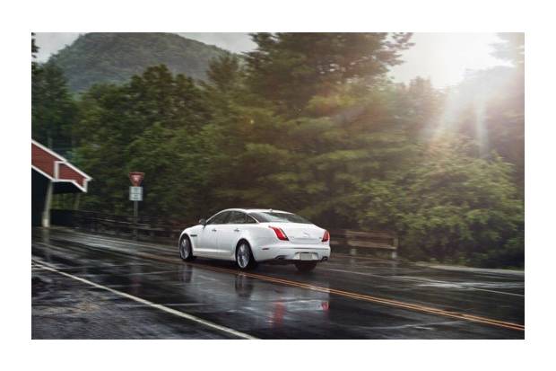 Jaguar se apunta a la tracción total en sus XF y XJ