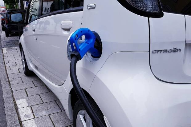 Europa supera por primera vez a China en venta de coches eléctricos