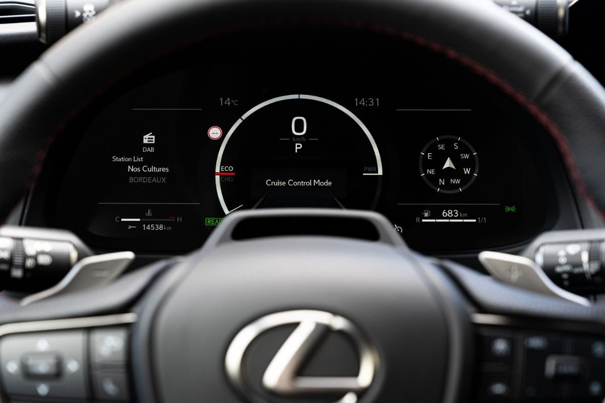Nuevo Lexus UX300h 2024: actualización de motores y mejor rendimiento