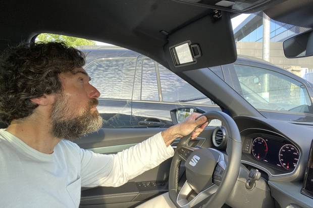 Los espejos de cortesía en los coches podrían poner tu vida en peligro