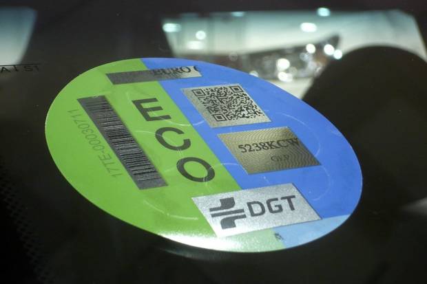 Así funcionan las etiquetas medioambientales de la DGT: ¿Etiqueta B, C, Eco o Cero?