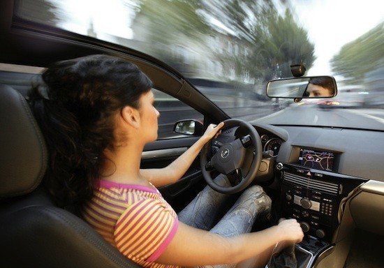 Hombres y mujeres al volante: El eterno conflicto