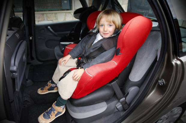 Cómo garantizar la seguridad de los niños en el coche