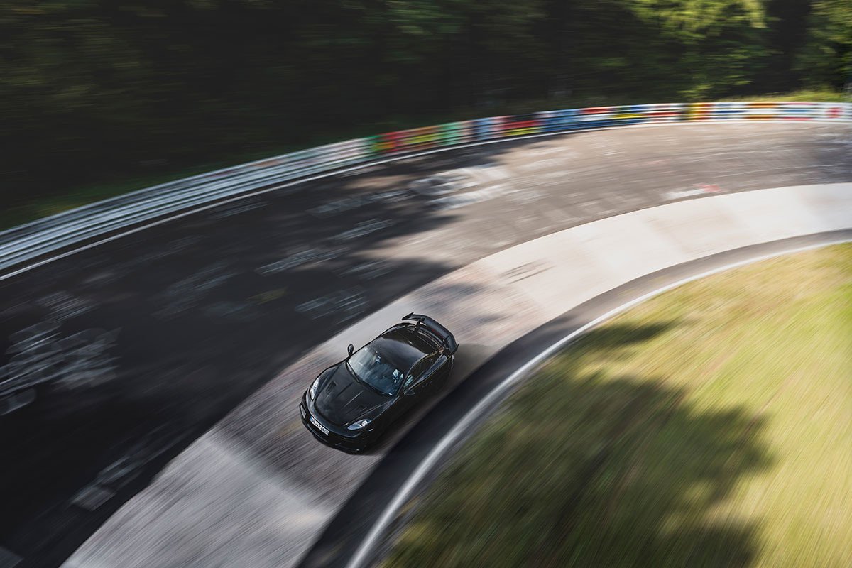 Porsche 718 Cayman GT4 RS, pedal a fondo en la recta final