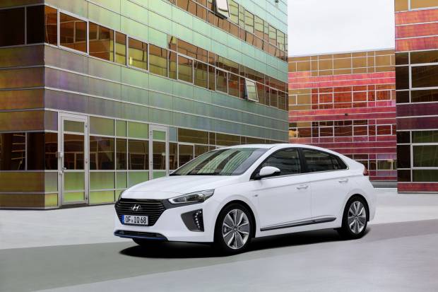 Coches con etiqueta ECO: los híbridos recomendados 