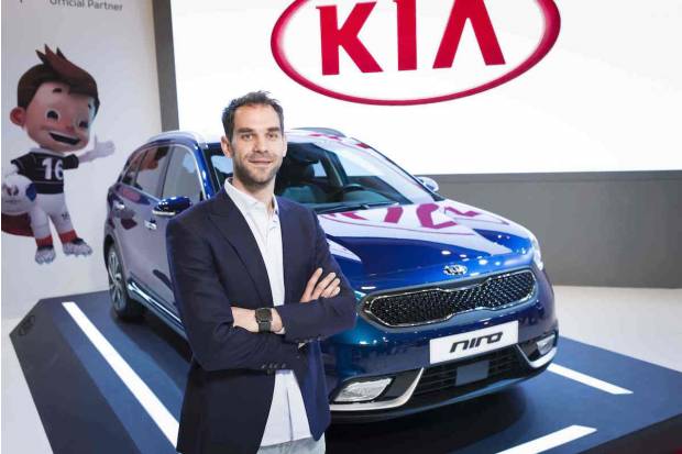 Nuevo Kia Niro presentado en el Salón de Madrid con José Manuel Calderón