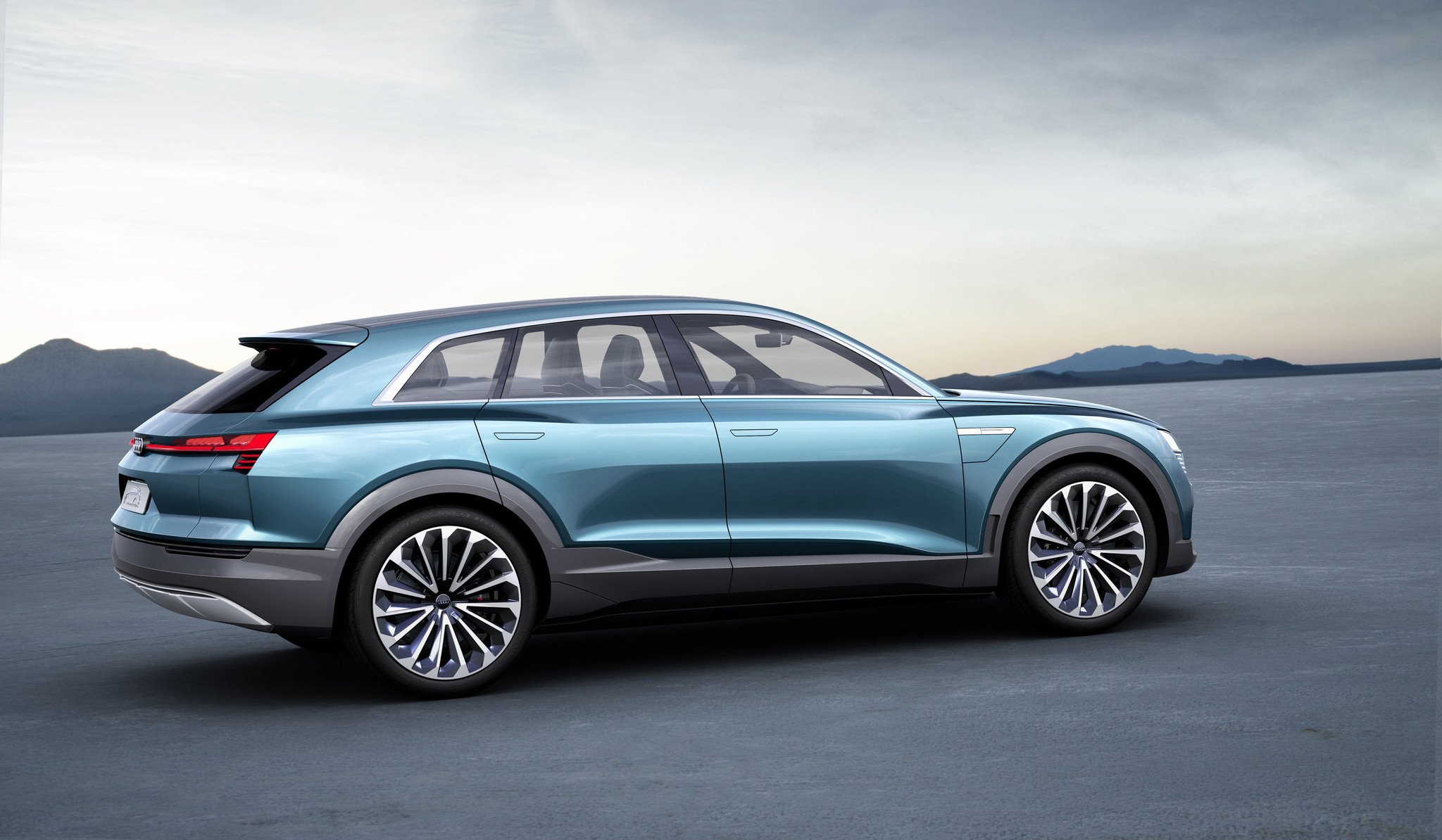 Audi e-tron quattro concept: SUV, deportivo y eléctrico 