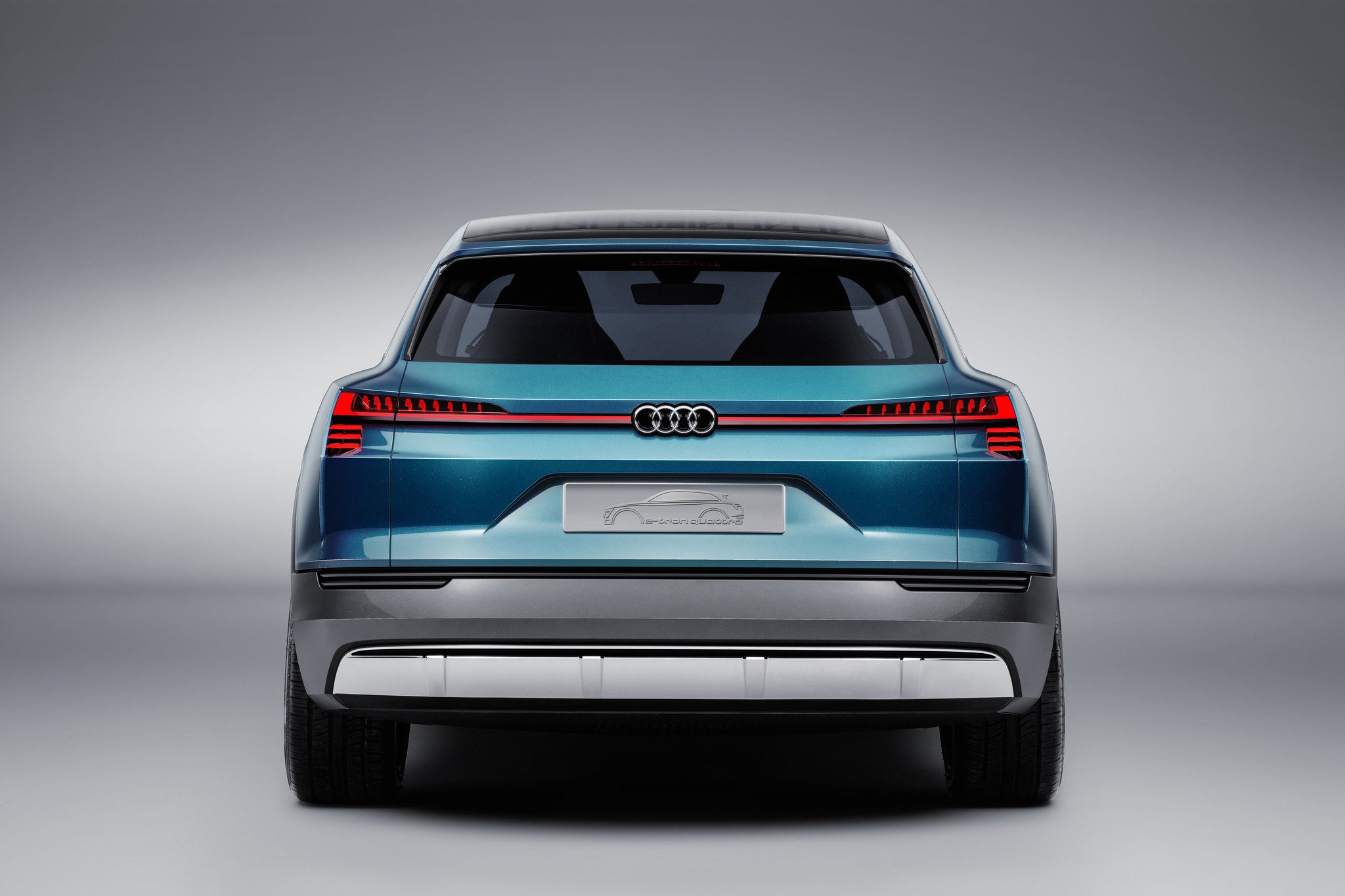 Audi e-tron quattro concept: SUV, deportivo y eléctrico 
