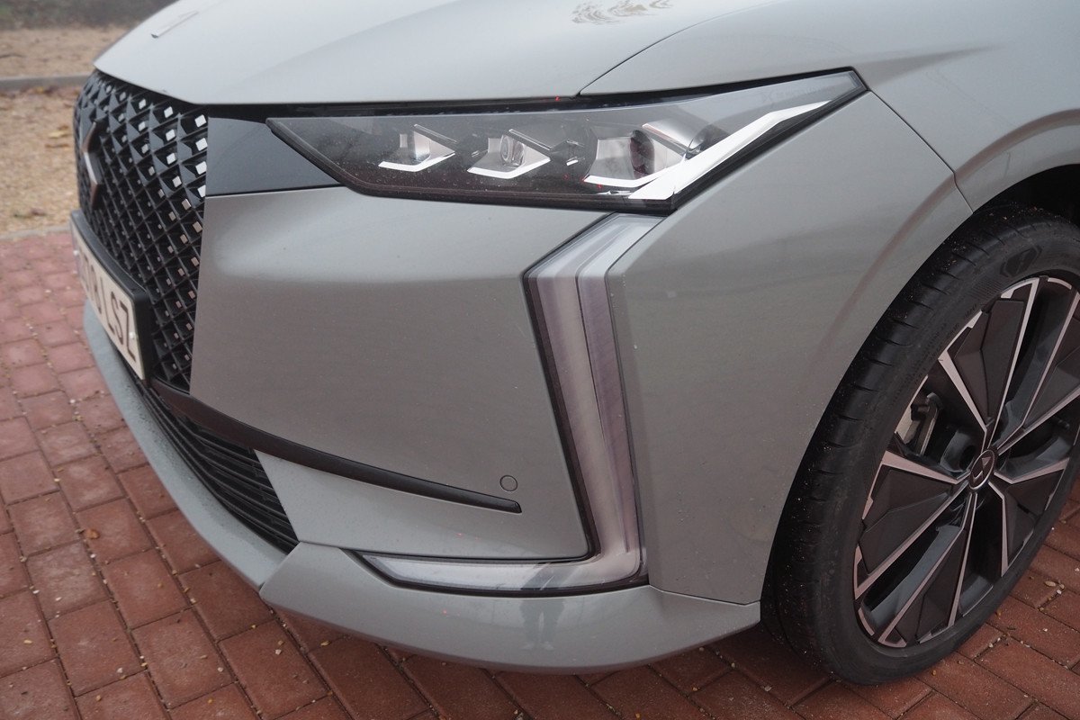 Prueba y opinión del DS 4: cómo va la variante E-Tense, precio y medidas