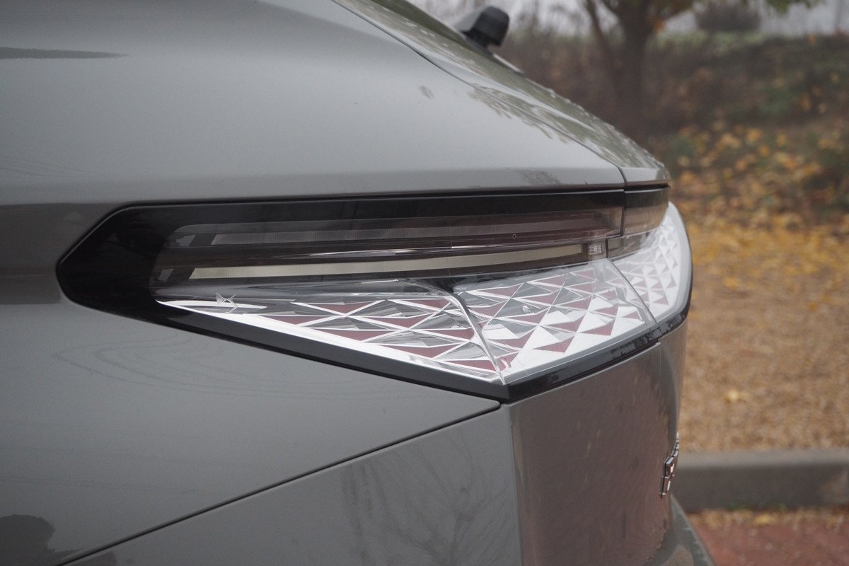 Prueba y opinión del DS 4: cómo va la variante E-Tense, precio y medidas
