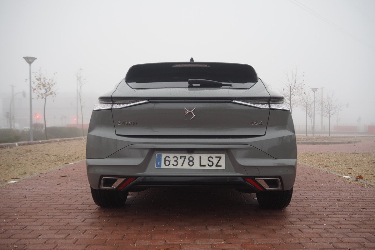 Prueba y opinión del DS 4: cómo va la variante E-Tense, precio y medidas