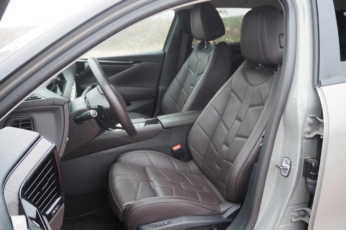 Prueba y opinión del DS 4: cómo va la variante E-Tense, precio y medidas