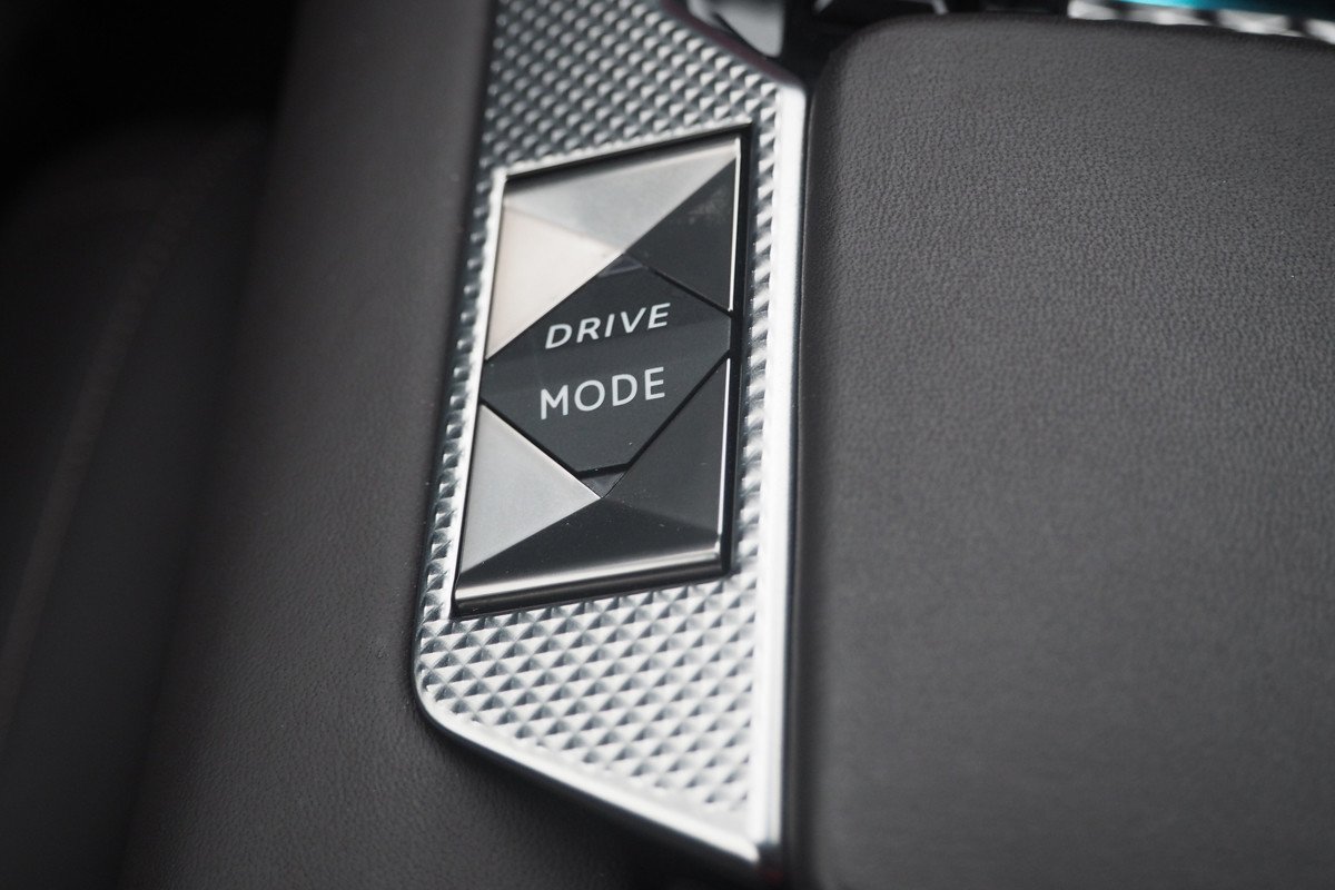 Prueba y opinión del DS 4: cómo va la variante E-Tense, precio y medidas
