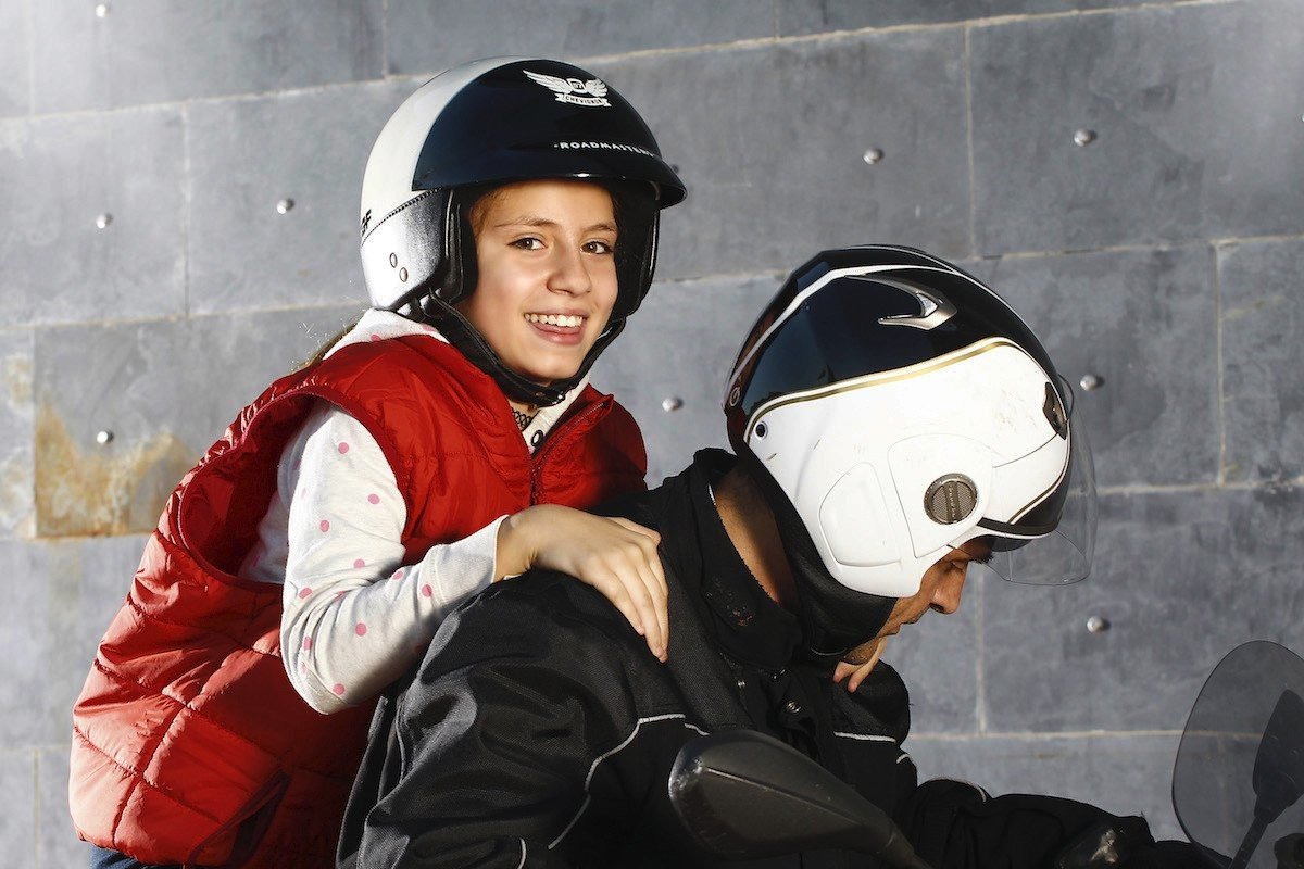 multa y las normas para llevar a un niño en moto