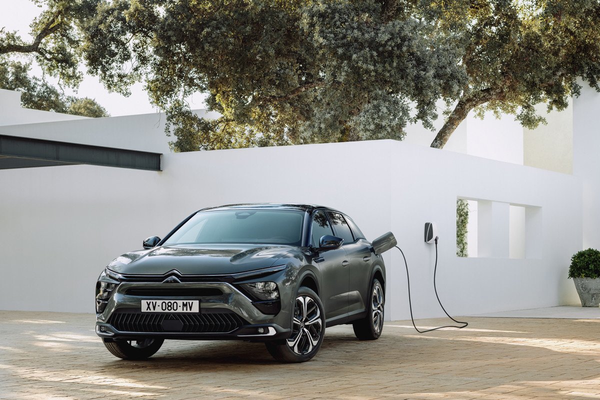 Citroën C5 X estrena motor híbrido enchufable más barato y con más autonomía 