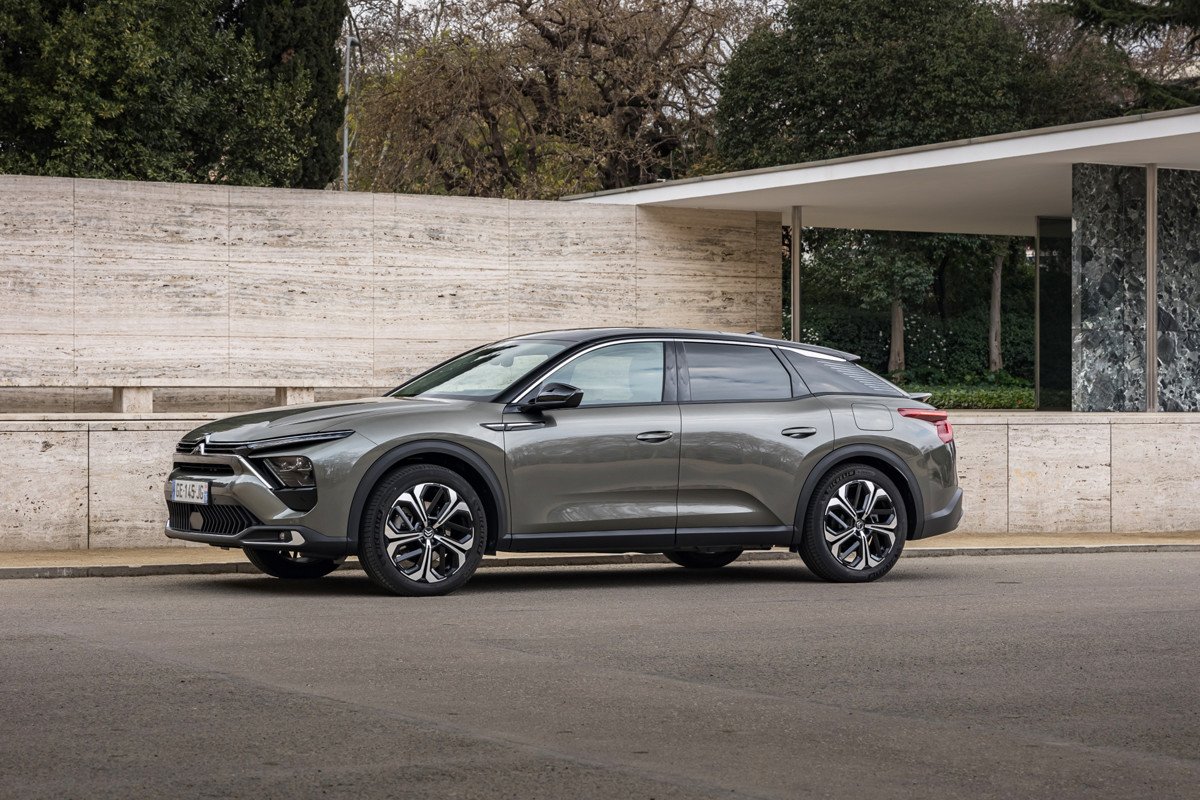 Citroën C5 X estrena motor híbrido enchufable más barato y con más autonomía 