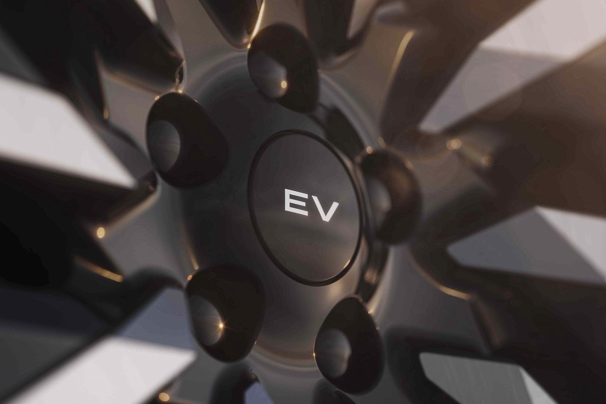 range rover eléctrico llanta detalle