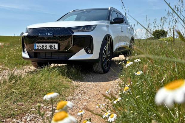 Prueba EBRO S700 PHEV: Cero, 90 km en eléctrico y candidato a destronar al Toyota C-HR